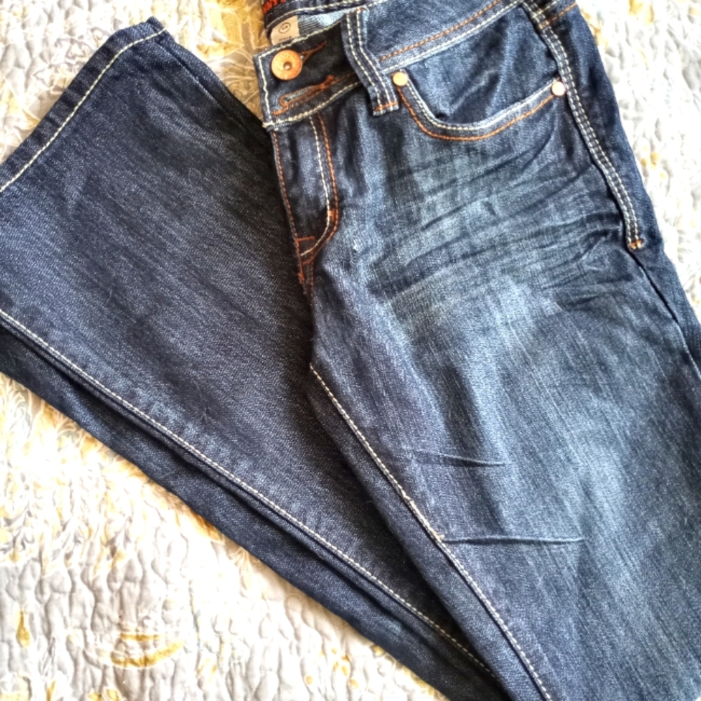 NWOT REFUGE JEANS SZ 6R